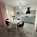 Kama 3*